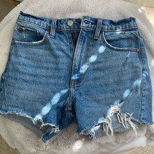 Abercrombie & Fitch 4” Mom Shorts